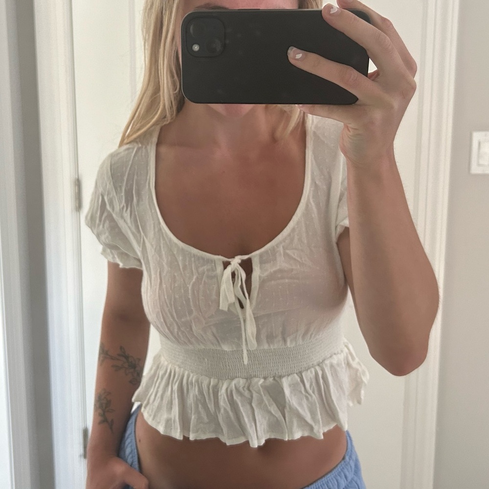 Tilly’s Ivy &Main White Top